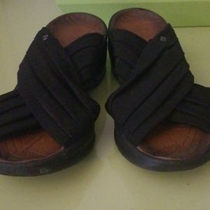 Black boxes wedge slide.